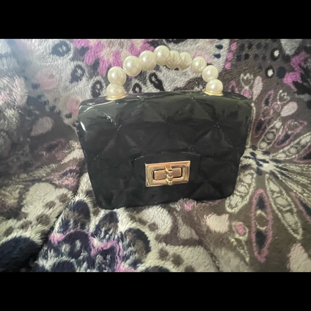 Pearl handle purse